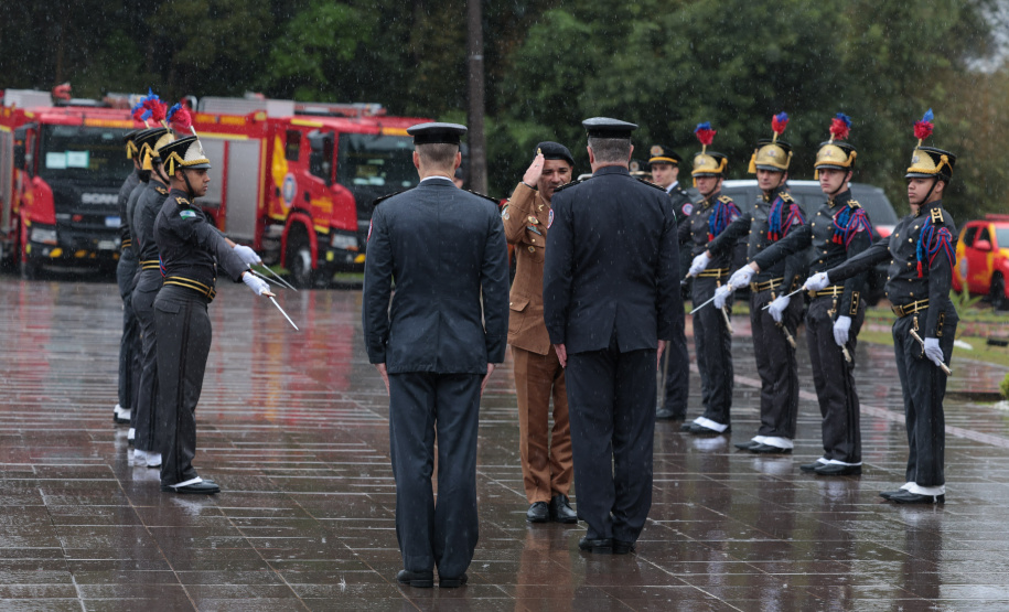 Governo do Paraná inaugura Escola Superior de Bombeiro Militar e entrega 64 novas viaturas na comemoração dos 113 anos da corporação