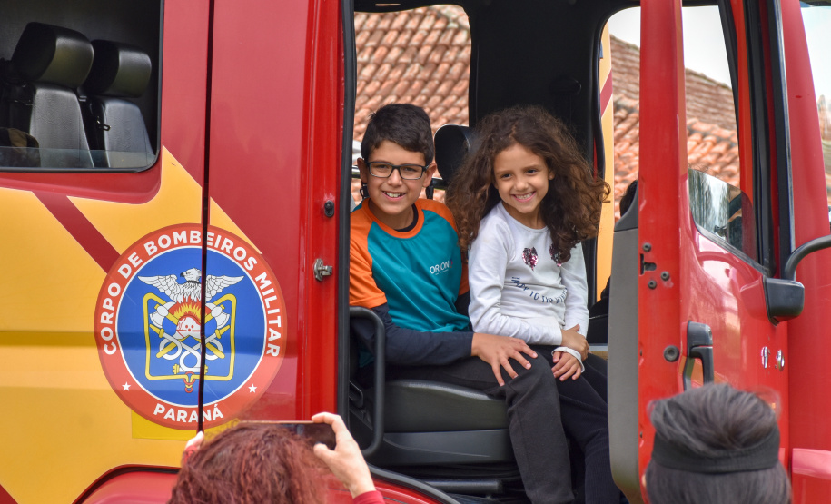 Bombeiros promovem evento para crianças em celebração aos 113 anos da corporação