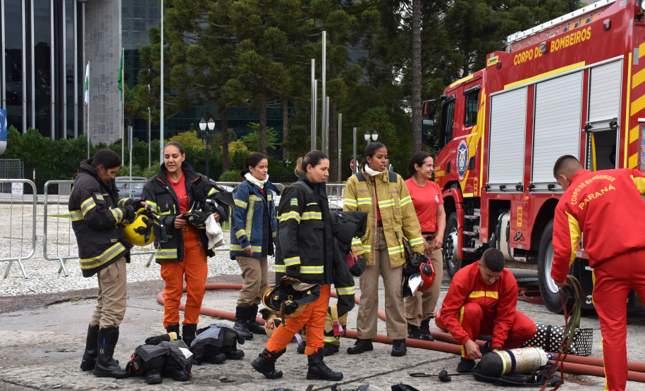 Competição “Bombeira de Garra” encerra 10º Encontro Nacional de Bombeiras Militares no Paraná