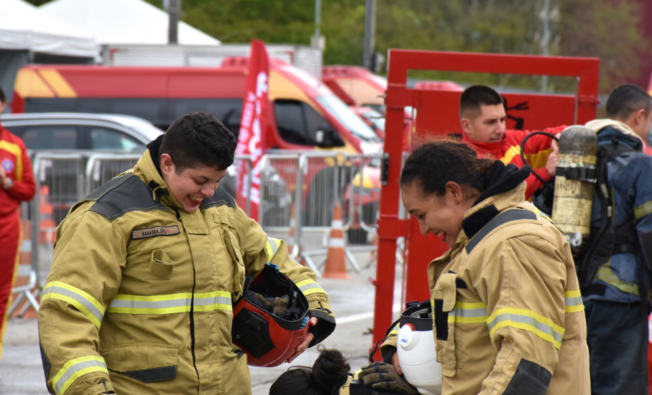 Competição “Bombeira de Garra” encerra 10º Encontro Nacional de Bombeiras Militares no Paraná