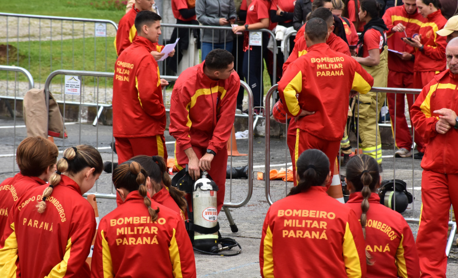 Competição “Bombeira de Garra” encerra 10º Encontro Nacional de Bombeiras Militares no Paraná