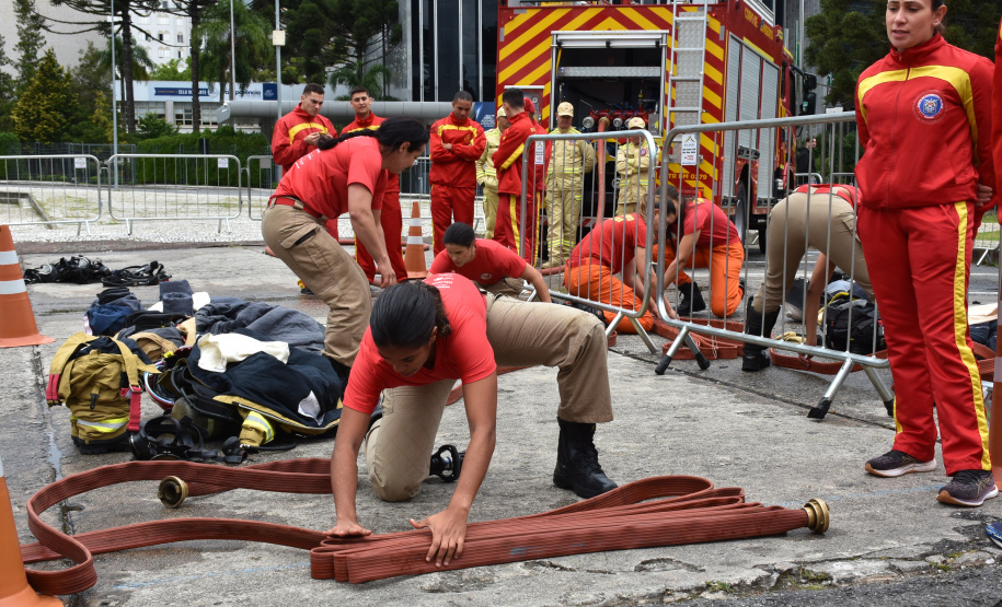 Competição “Bombeira de Garra” encerra 10º Encontro Nacional de Bombeiras Militares no Paraná