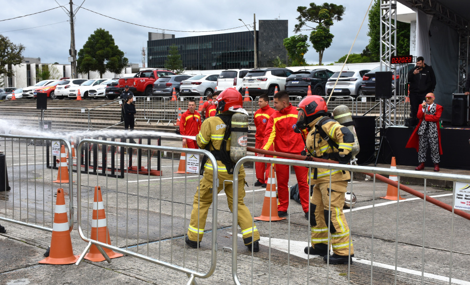 Competição “Bombeira de Garra” encerra 10º Encontro Nacional de Bombeiras Militares no Paraná