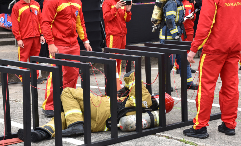 Competição “Bombeira de Garra” encerra 10º Encontro Nacional de Bombeiras Militares no Paraná