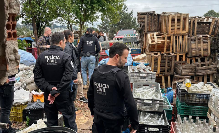 PCPR destrói 300 mil garrafas em operação contra bebidas irregulares em Curitiba e RMC