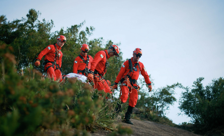 Bombeiros iniciam treinamento de Força-Tarefa que destaca capacidade de resposta do Paraná