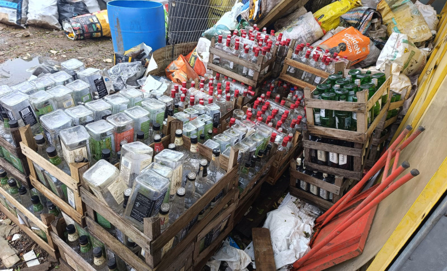 PCPR destrói 300 mil garrafas em operação contra bebidas irregulares em Curitiba e RMC