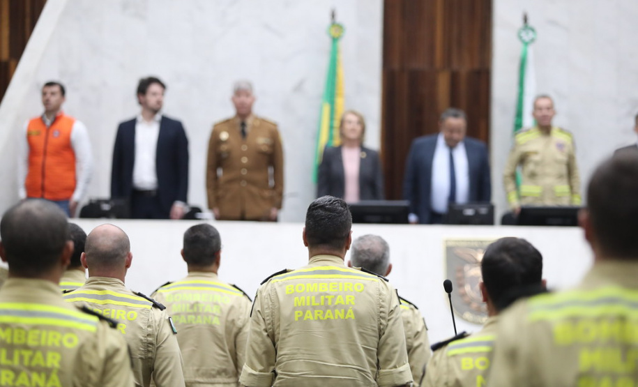 Corpo de Bombeiros Militar do Paraná recebe homenagem da Assembleia Legislativa pelos 113 anos de atuação