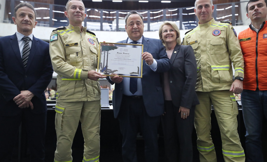 Corpo de Bombeiros Militar do Paraná recebe homenagem da Assembleia Legislativa pelos 113 anos de atuação