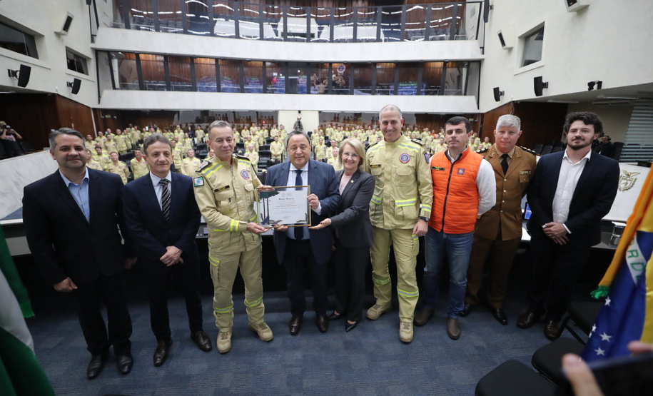 Corpo de Bombeiros Militar do Paraná recebe homenagem da Assembleia Legislativa pelos 113 anos de atuação