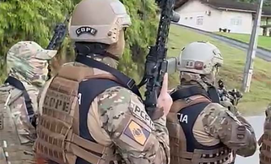 PCPR e PCSC prendem suspeito de ser o mentor de tentativa de roubo a banco na RMC