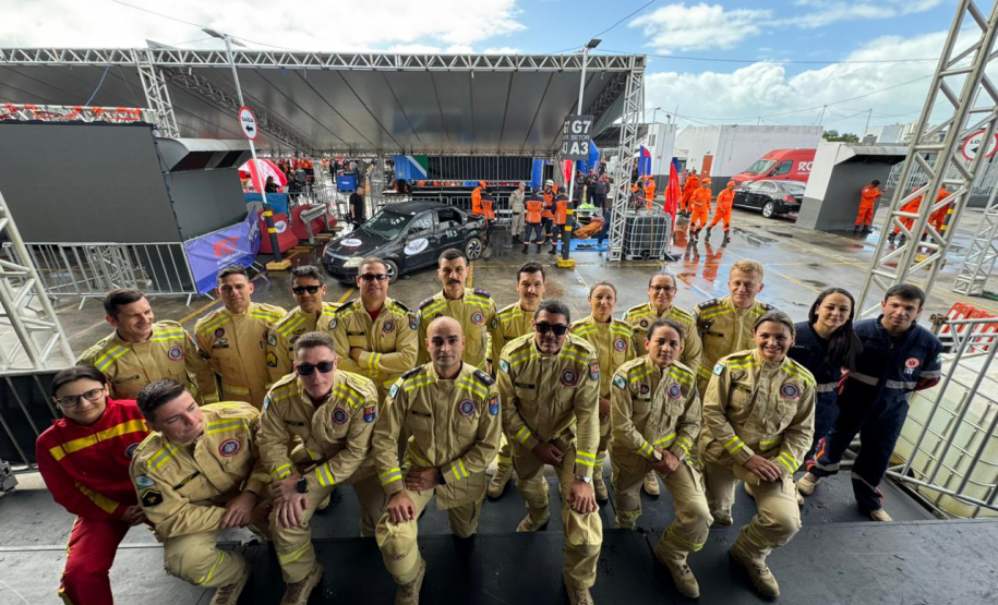 Delegação de bombeiros paranaenses no 7º Desafio Nacional de Salvamento Veicular