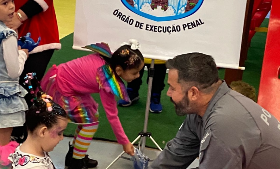 Crianças recebem mais de 4 mil bonecos feitos por pessoas privadas de liberdade