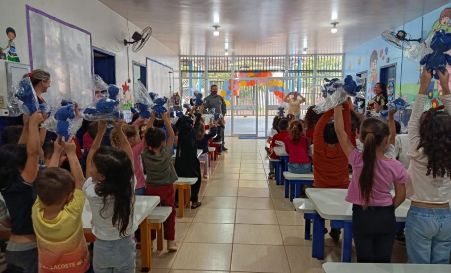 Crianças recebem mais de 4 mil bonecos feitos por pessoas privadas de liberdade