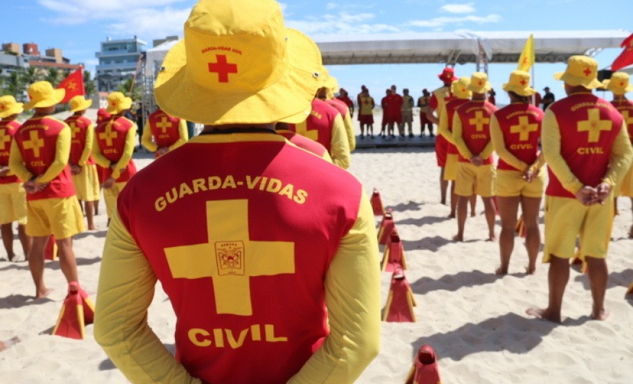 Corpo de Bombeiros abre inscrições para curso gratuito de guarda-vidas civil no Paraná
