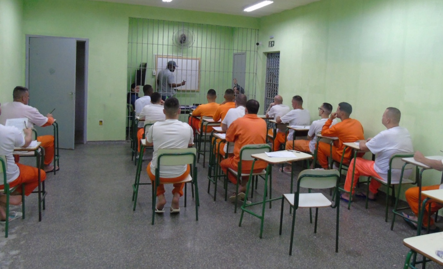 Polícia Penal do Paraná promove oficina de redação para custodiados como preparação para vestibulares e exames nacionais