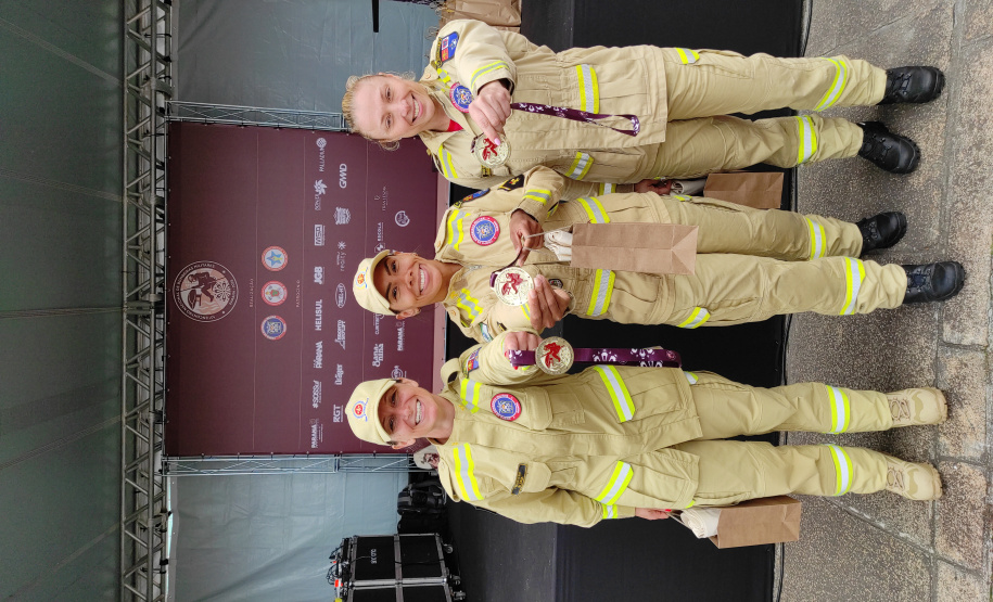 Competição “Bombeira de Garra” encerra 10º Encontro Nacional de Bombeiras Militares no Paraná