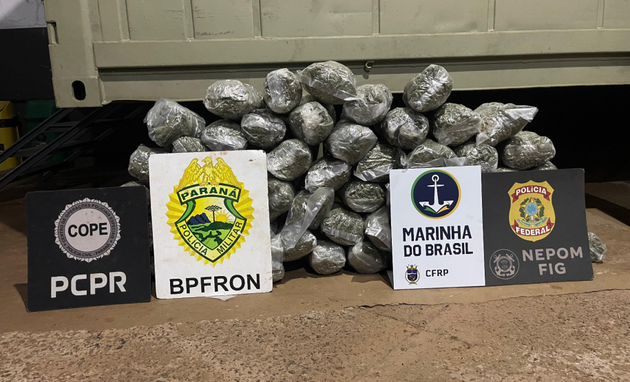 Em ações distintas, PMPR apreende cerca de 343 quilos de maconha na região Fronteira