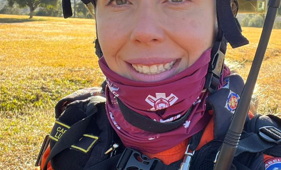 Bombeira paranaense participa de curso de referência sobre prevenção e combate a incêndios florestais no Chile