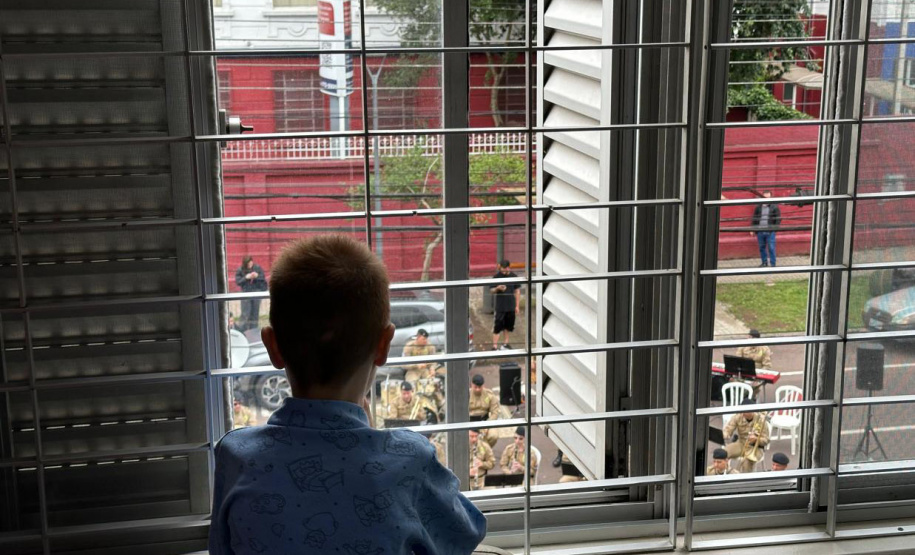 Música e esperança: Banda da PMPR faz show para crianças do Hospital Pequeno Príncipe