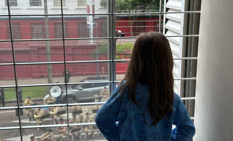 Música e esperança: Banda da PMPR faz show para crianças do Hospital Pequeno Príncipe