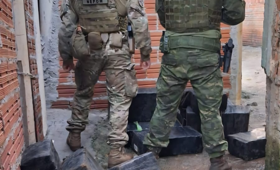 PMPR e PF apreendem 300 quilos de maconha às margens do Rio Paraná