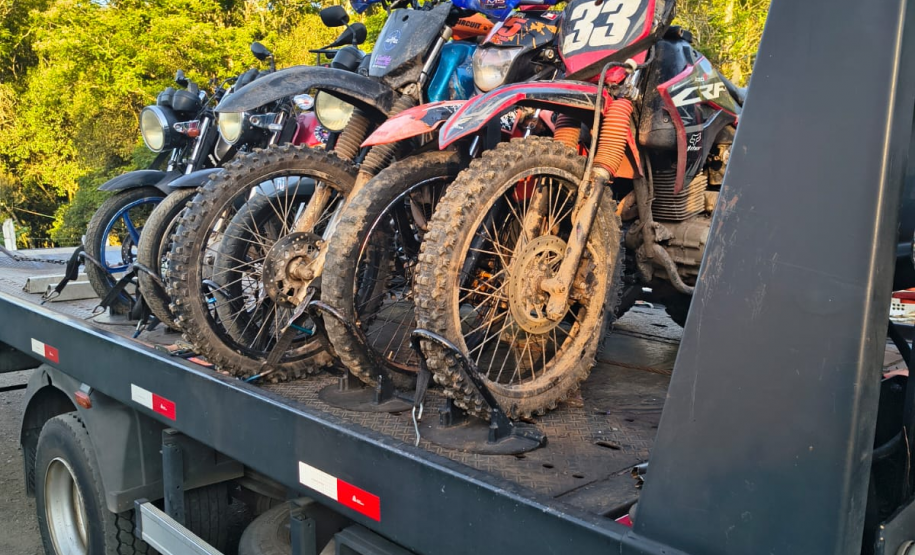 PMPR e PPPR desarticulam oficina clandestina e apreendem motocicletas adulteradas em Ponta Grossa