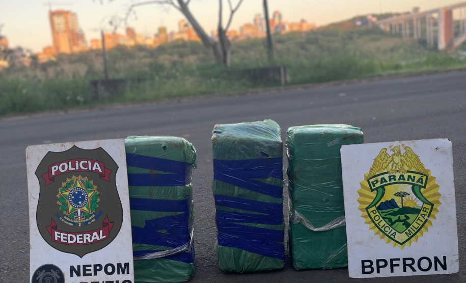 Ações da PMPR e PF no fim de semana resultam em apreensões de cigarros e drogas na fronteira
