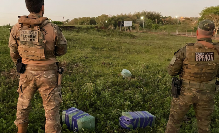 Ações da PMPR e PF no fim de semana resultam em apreensões de cigarros e drogas na fronteira