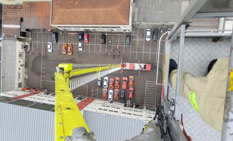 Bombeiros paranaenses criam grupo de trabalho para definir melhor tecnologia de resgate em altura para a corporação