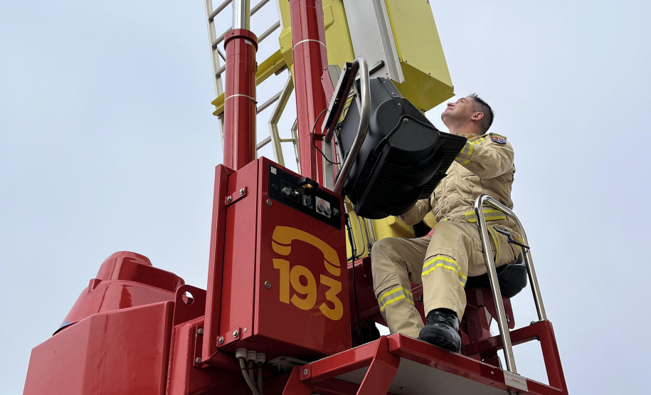 Bombeiros paranaenses criam grupo de trabalho para definir melhor tecnologia de resgate em altura para a corporação
