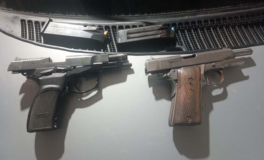 PCPR e PMPR prendem 3 pessoas e apreendem 6 armas, munições e drogas em Cascavel