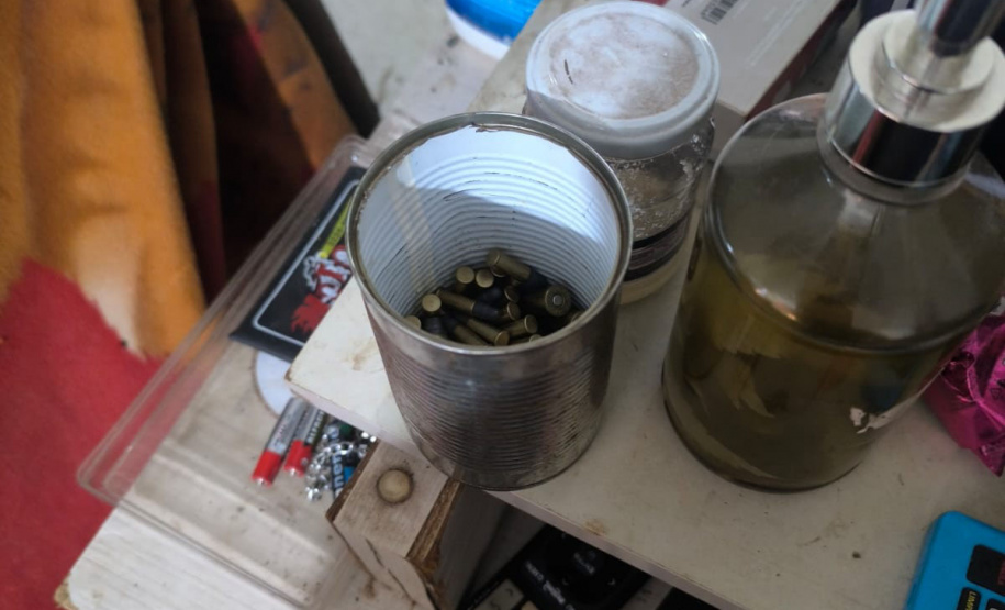 PCPR e PMPR prendem 3 pessoas e apreendem 6 armas, munições e drogas em Cascavel