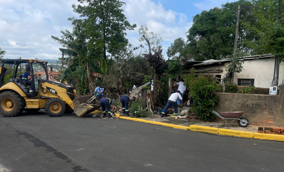 Mulher privada de liberdade acha e devolve R$ 8 mil durante serviço de limpeza em Sengés
