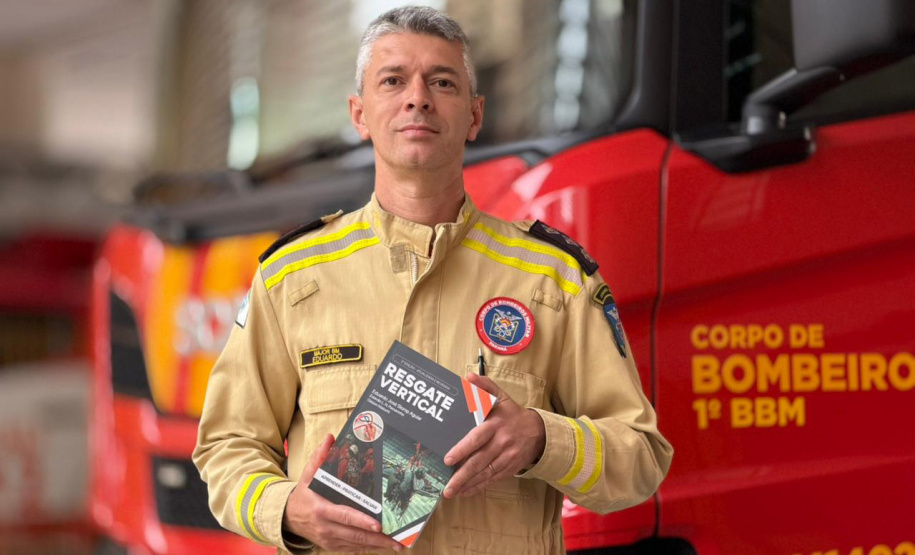 Bombeiro paranaense lança 3ª edição de livro referência em salvamento em altura