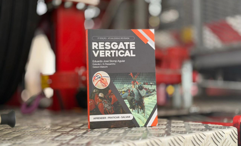 Bombeiro paranaense lança 3ª edição de livro referência em salvamento em altura