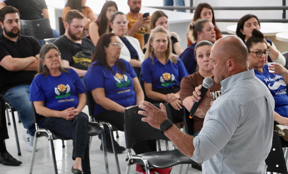 Encontro no Centro de Convivência do Idoso reforça rede de proteção às mulheres em Carambeí
