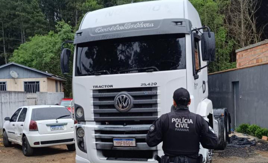 PCPR e PCSC prendem oito pessoas envolvidas em esquema interestadual de roubo de cargas