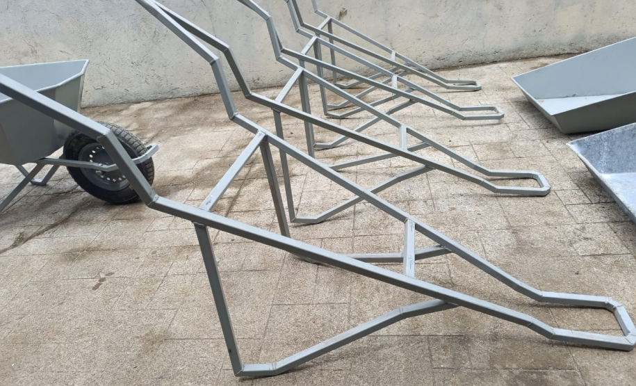 Custodiados de Piraquara produzem carrinhos de mão para auxiliar reconstrução de Rio Bonito do Iguaçu