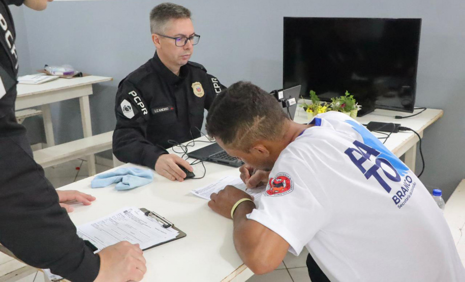 PCPR emite carteiras de identidade para desabrigados em abrigo de Laranjeiras do Sul