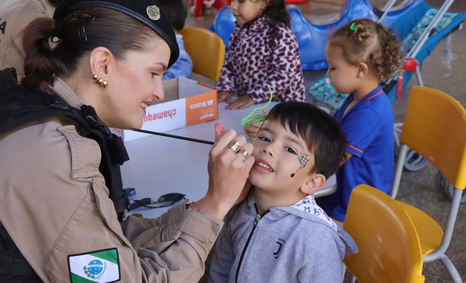 PMPR realiza brincadeiras e pintura de rosto em escolas de Rio Bonito do Iguaçu