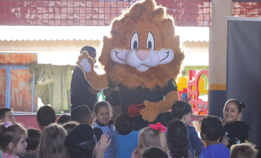 PMPR realiza brincadeiras e pintura de rosto em escolas de Rio Bonito do Iguaçu