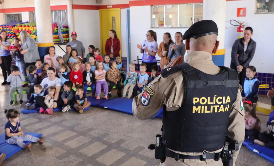 PMPR realiza brincadeiras e pintura de rosto em escolas de Rio Bonito do Iguaçu