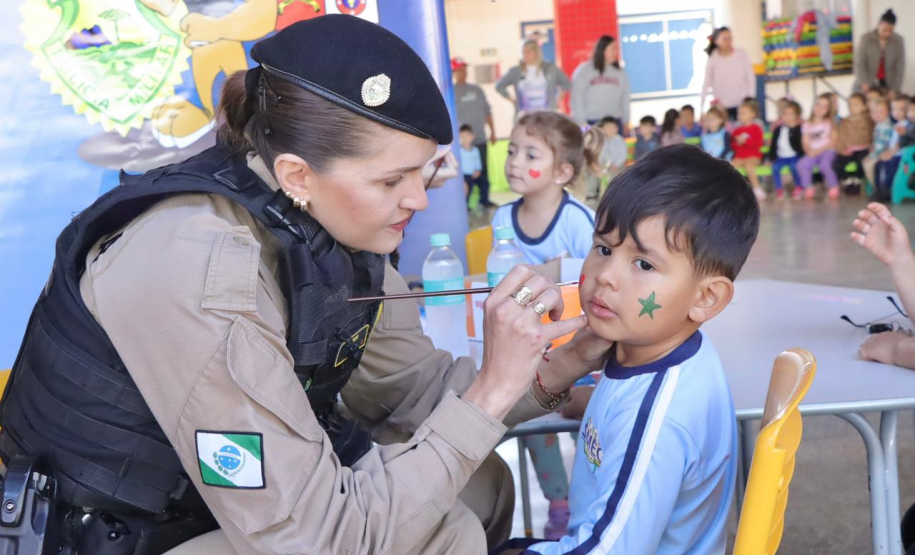PMPR realiza brincadeiras e pintura de rosto em escolas de Rio Bonito do Iguaçu