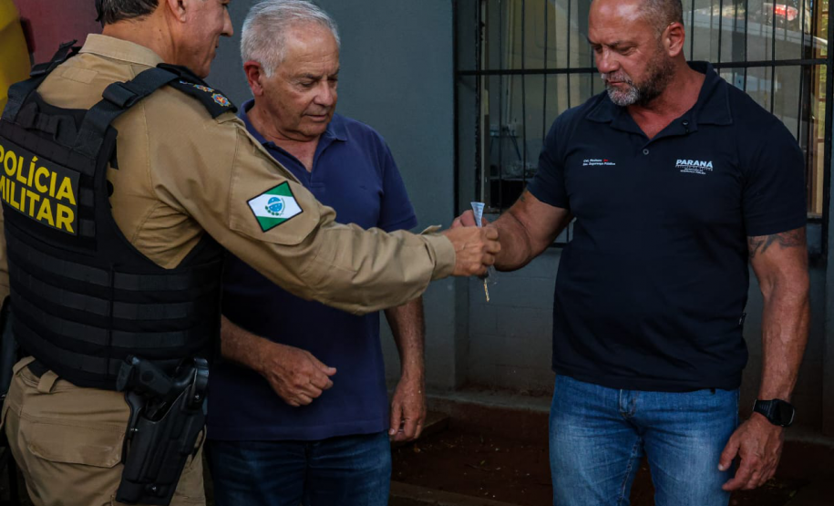 Secretaria da Segurança Pública entrega viatura da Polícia Militar a Congonhinhas, no Norte Pioneiro