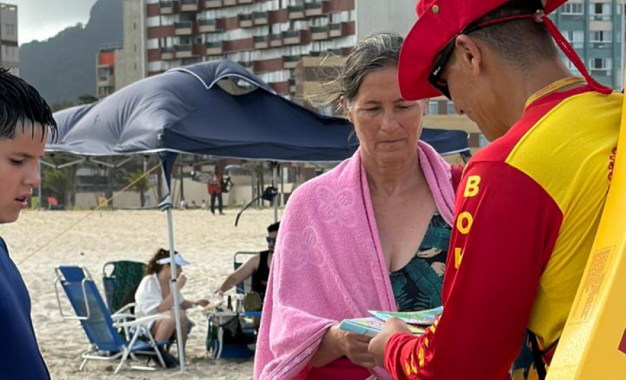 Bombeiros realizam ações educativas para crianças no primeiro fim de semana do Verão Maior Paraná