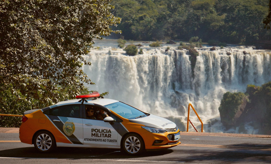 PMPR reforça acolhimento e amplia atendimento multilíngue a turistas estrangeiros