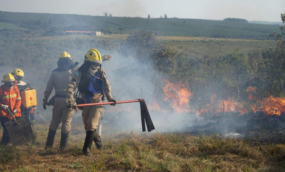 Chuvas e conscientização da população reduzem em 41% incêndios florestais no Paraná em 2025