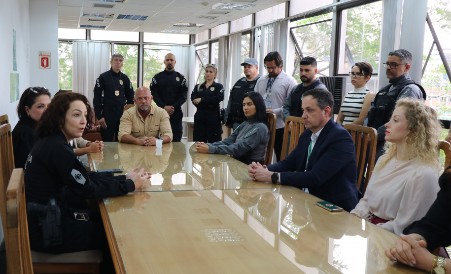 Tecnologia de monitoração simultânea contra feminicídios está em uso no Paraná