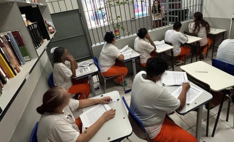 Cadeia Pública Feminina de Astorga realiza aulão de redação para preparar 58 custodiadas para o Enem PPL
